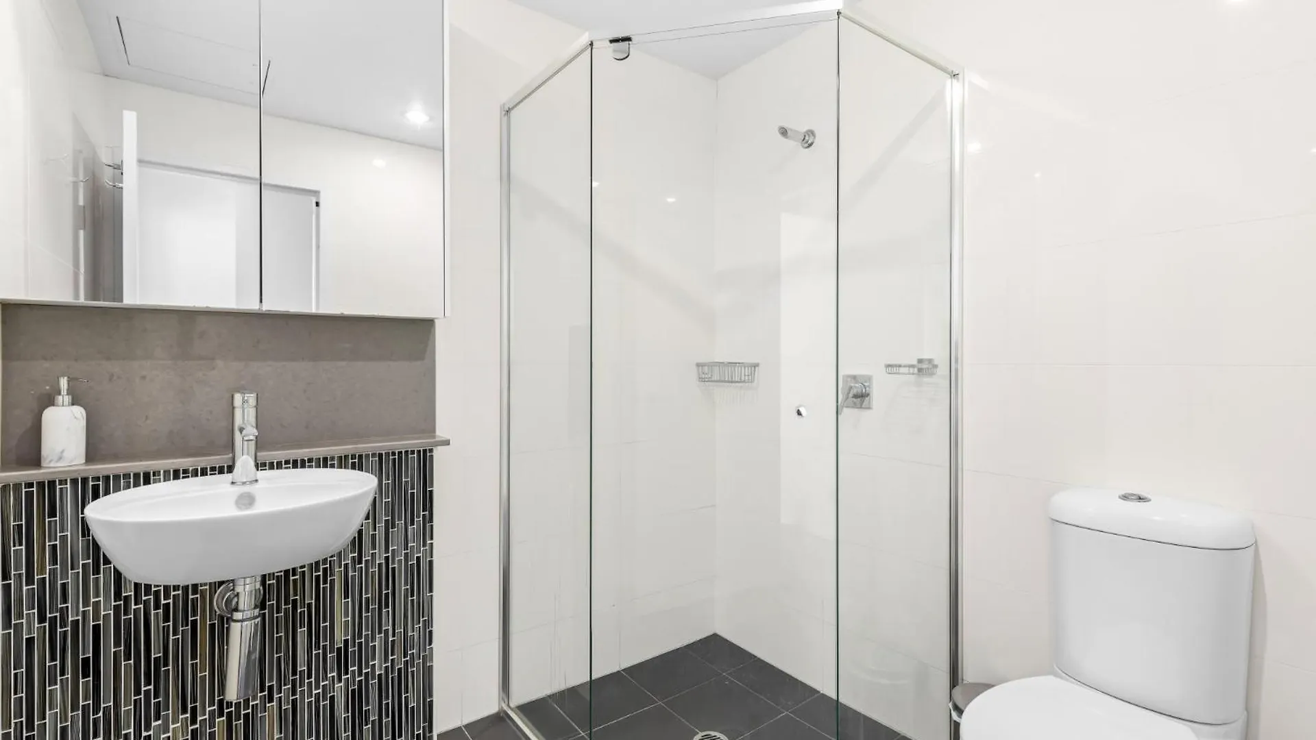 Stunning River View 2-Bed With Pool, Sauna And Gym Brisbane